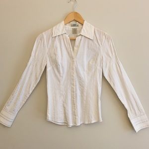 White fitted blouse with metallic thread